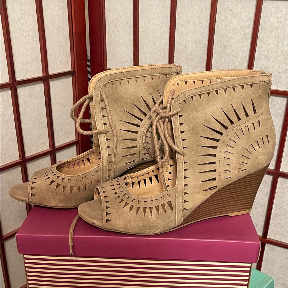 Lane Bryant Stylish Tan Lace-Up Wedge Sandals| Size 9W|Never Worn